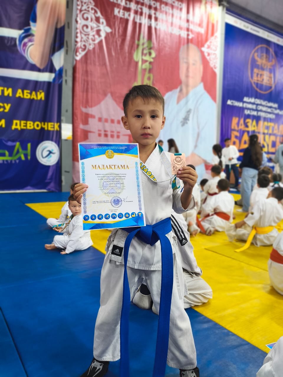 🥋 Поздравляем Тлека Дильмара, ученика 1 “А” класса! Он занял 3 место в городском чемпионате по кёкушинкай карате! 👏 Молодец! Желаем дальнейших успехов, упорства и новых побед!