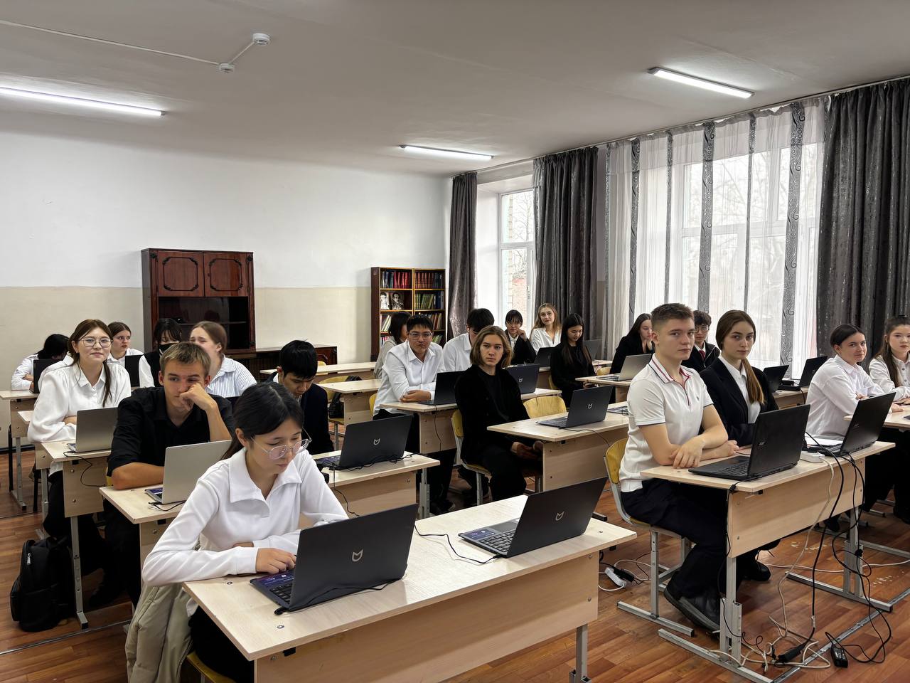 Сегодня учащиеся нашей школы принимают участие в апробации тестов ЕНТ