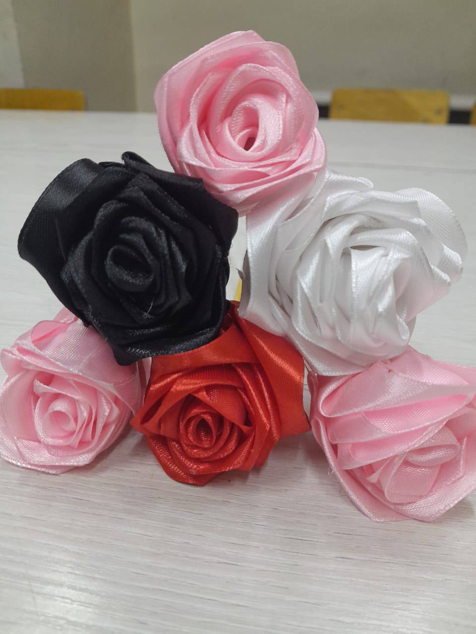 Ученица 8 «А» класса Михайлова Алёна провела мастер-класс для девочек 7 класса.