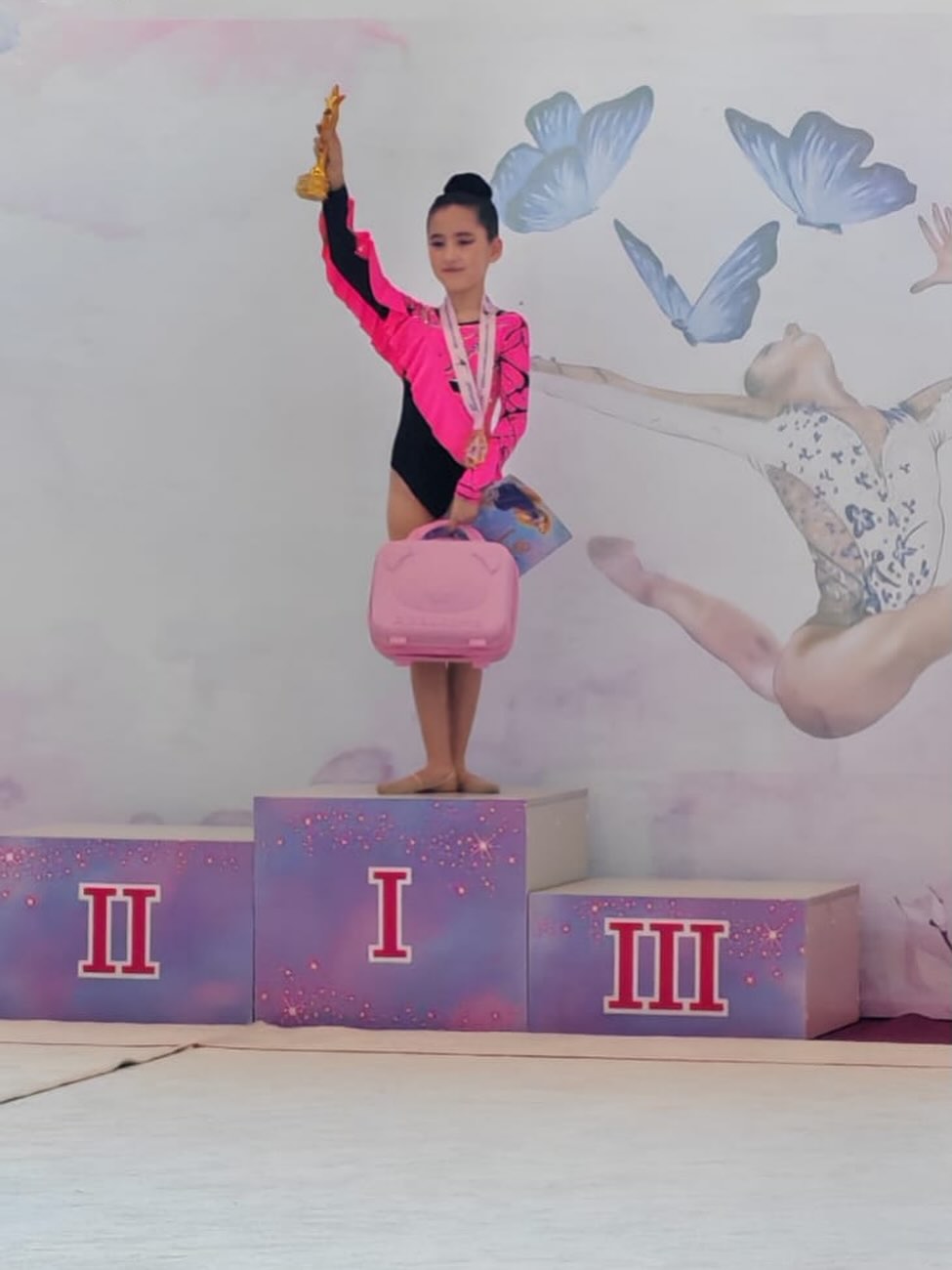 🌟 Кошекбаева Дарина, ученица 3 «Б» класса, КГУ СОШ №9  стала абсолютной чемпионкой и заняла 1-е место в соревнованиях по художественной гимнастике!